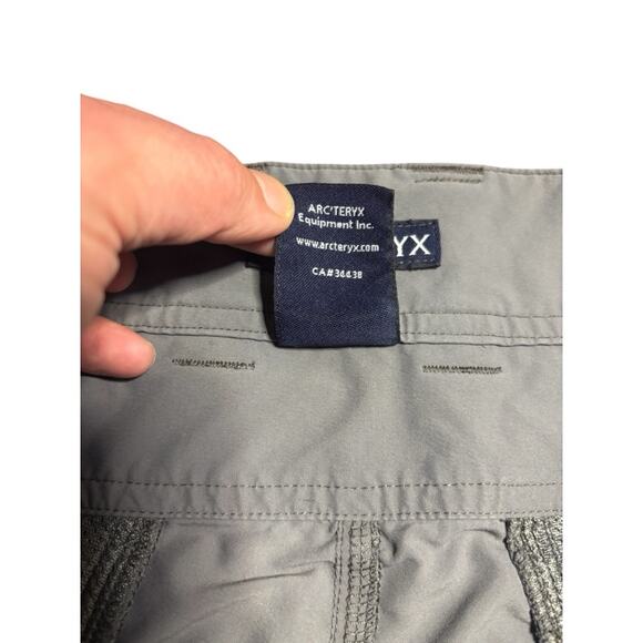 Arc'teryx Hiking Shorts Mens 34 Gray Nylon Hiking Outdoor Zip Pocket Performance - Picture 6 of 9